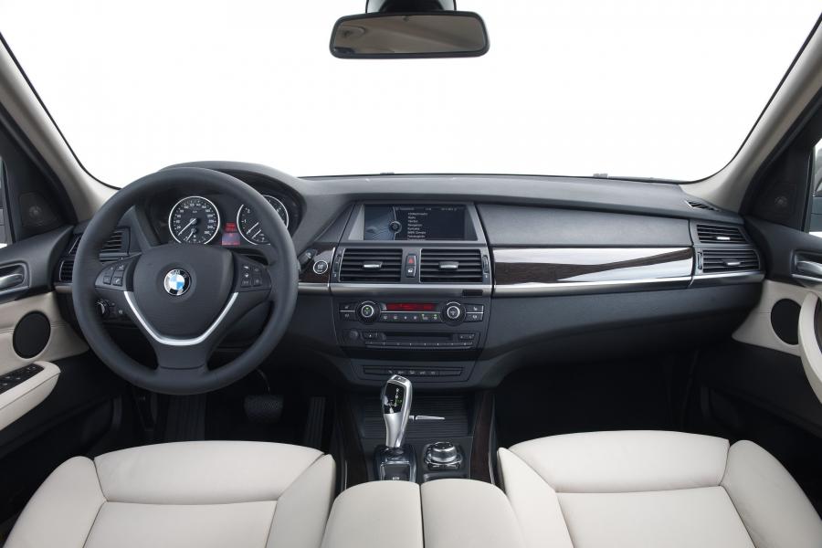  BMW X5 xDrive 5.0i 2010 года  (фото 8 из 142)